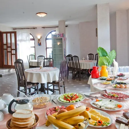Hotel бриз 2*